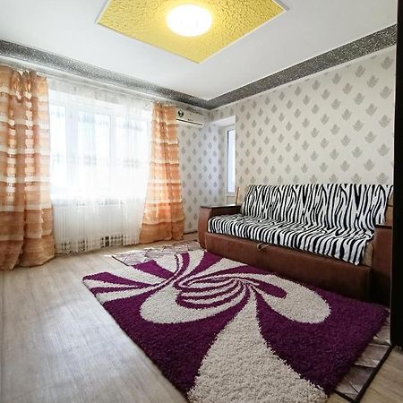 Home On Gagarina クロプィウヌィーツィクィイ エクステリア 写真